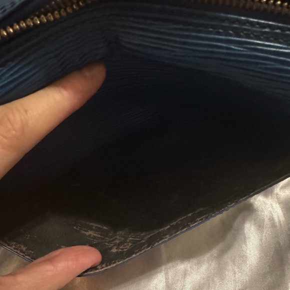 Louis Vuitton Epi Leather Trocadero 24 - Picture 9 of 12